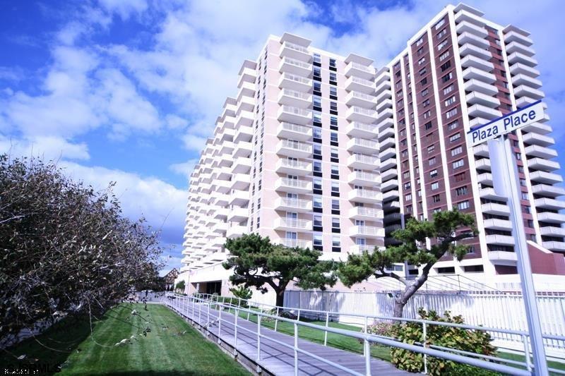 101 S Plaza 402 — photo