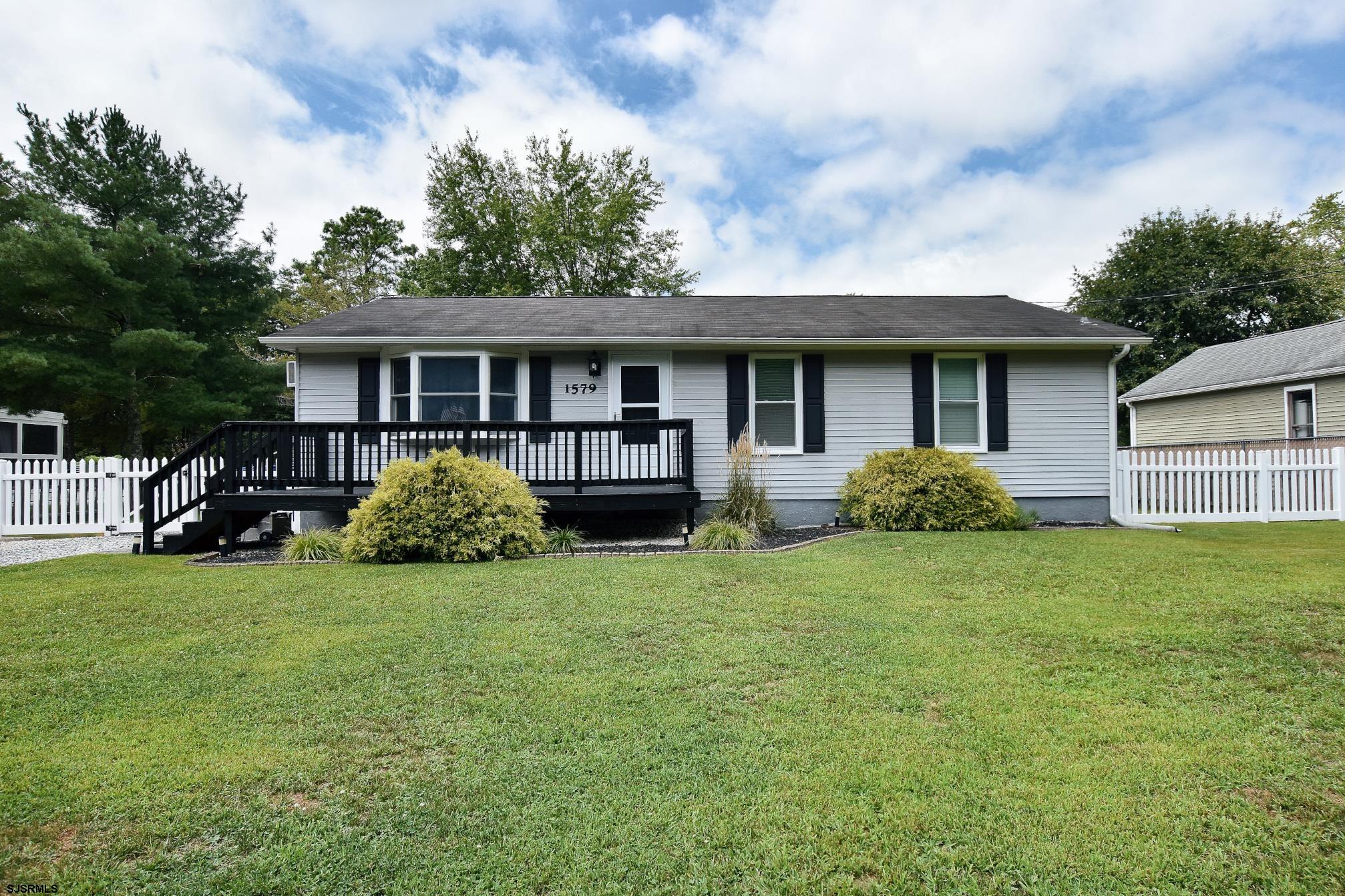 1579 Pinehurst Drive — photo