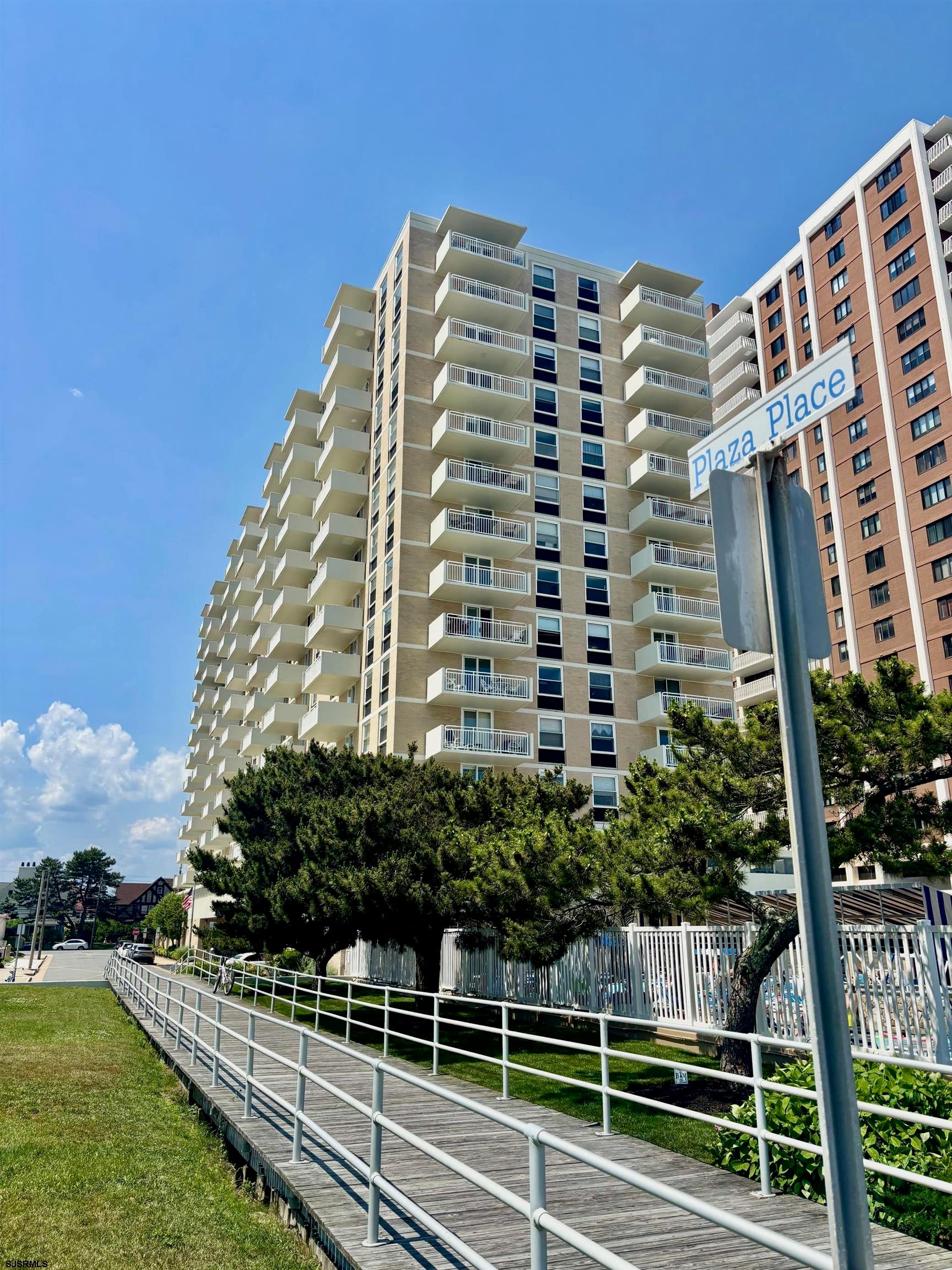 101 Plaza 611 — photo