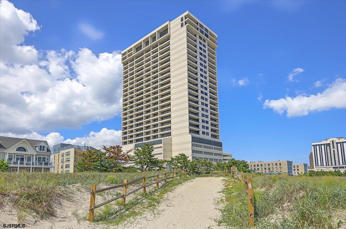 3851 Boardwalk 907 — photo