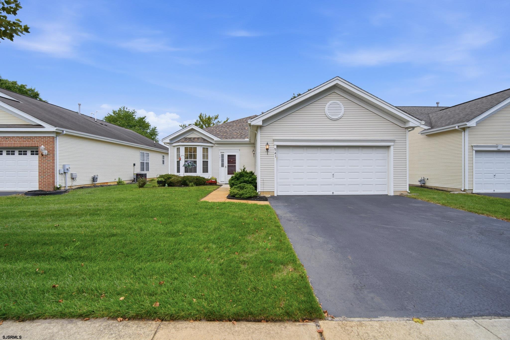 541 Newbury Ct — photo