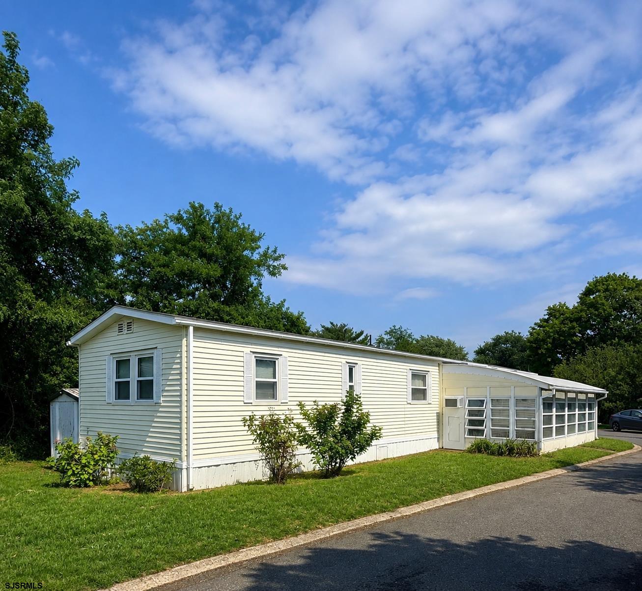 31 Westwood Dr — photo