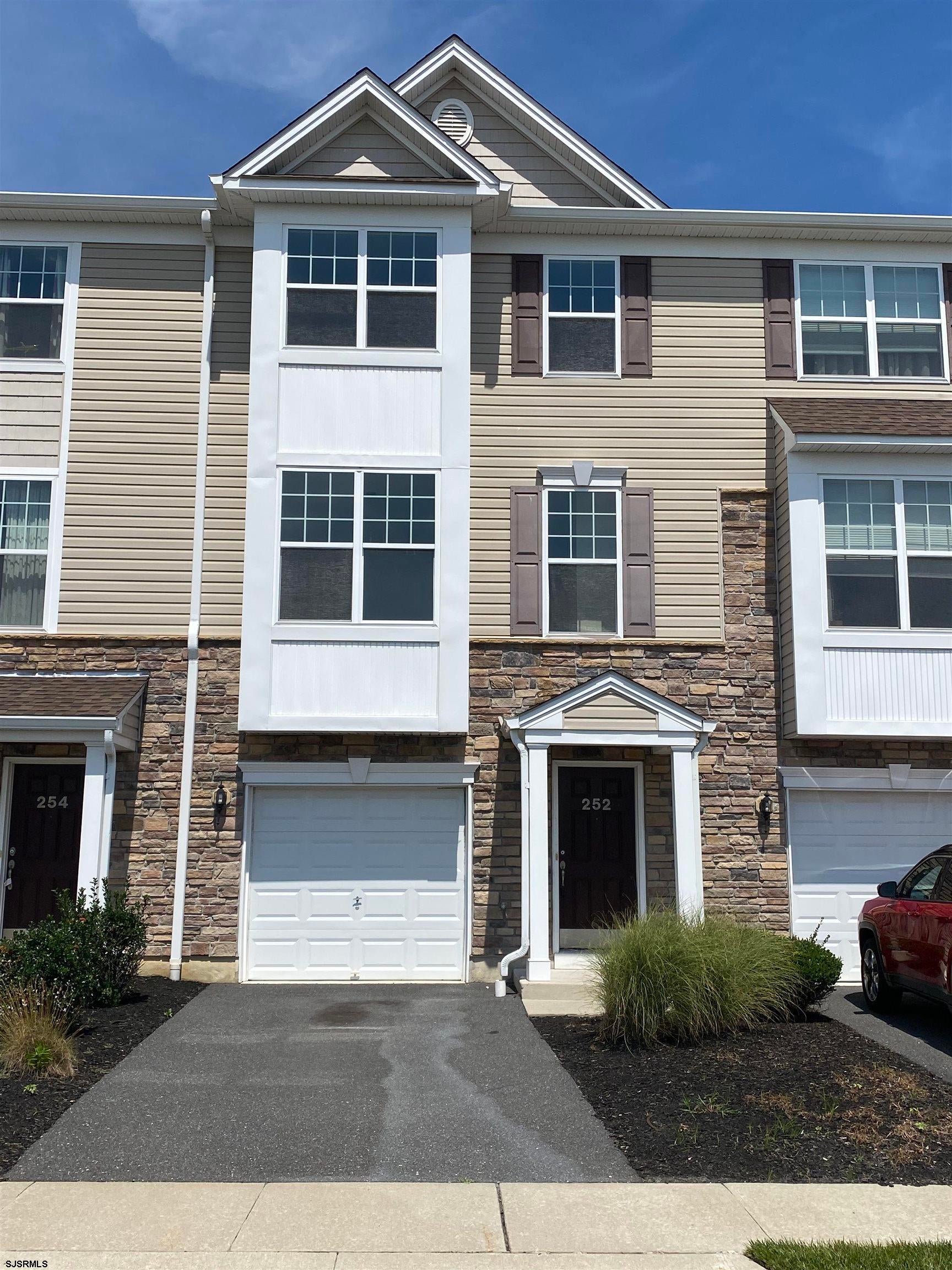 252 Mallard Lane — photo
