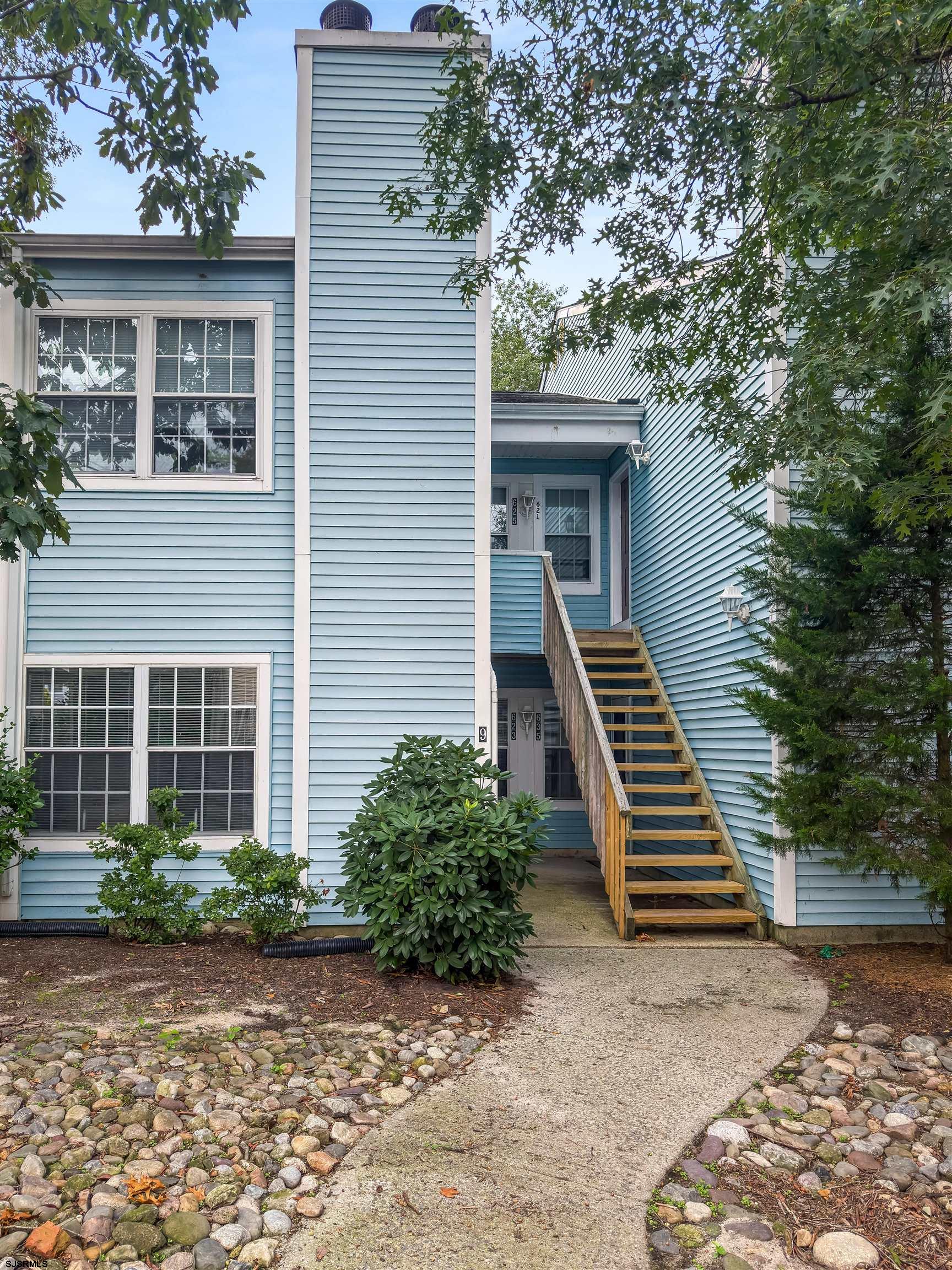 621 E Lakefront Cir — photo