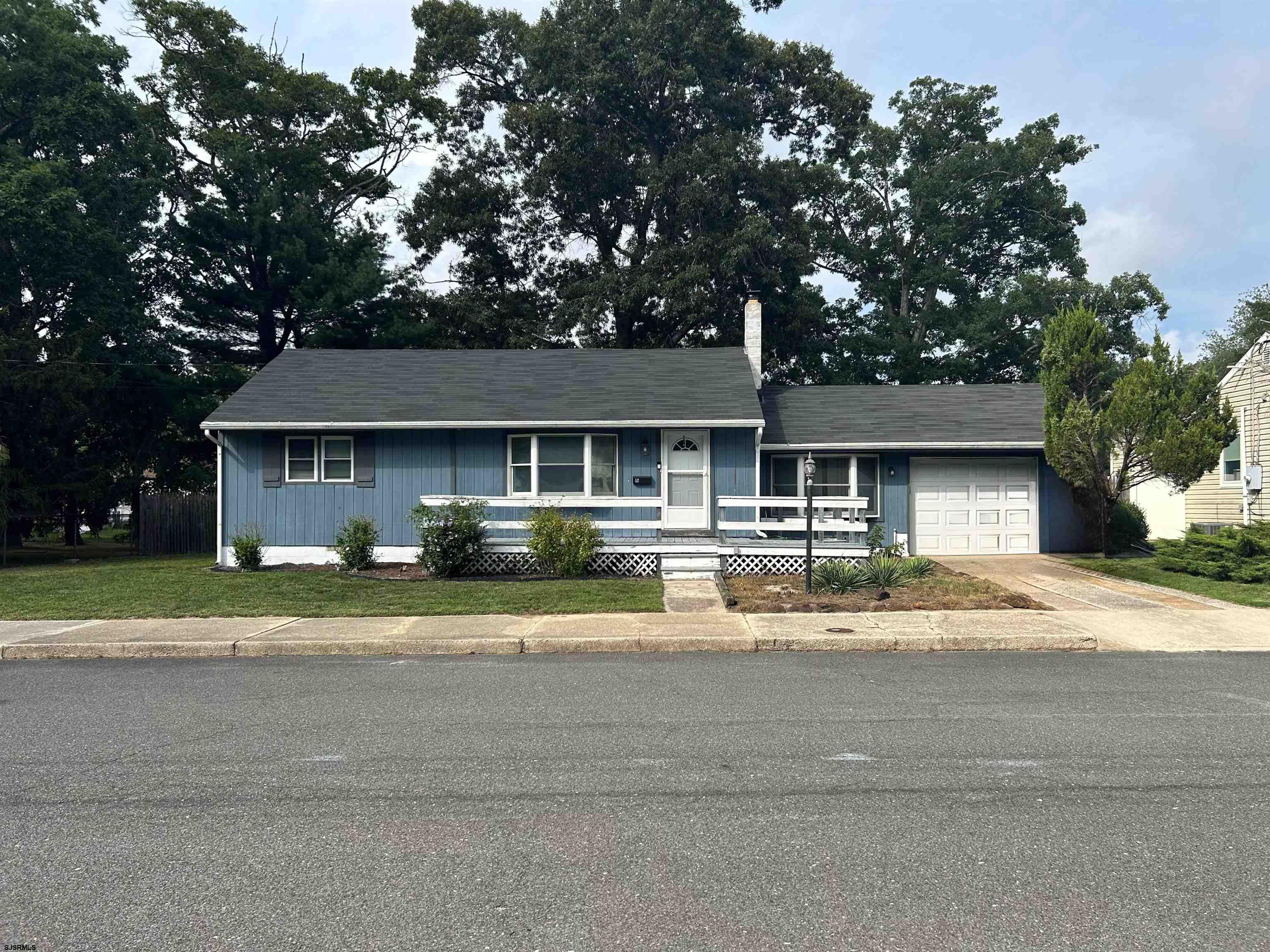 6 Locust Ave — photo