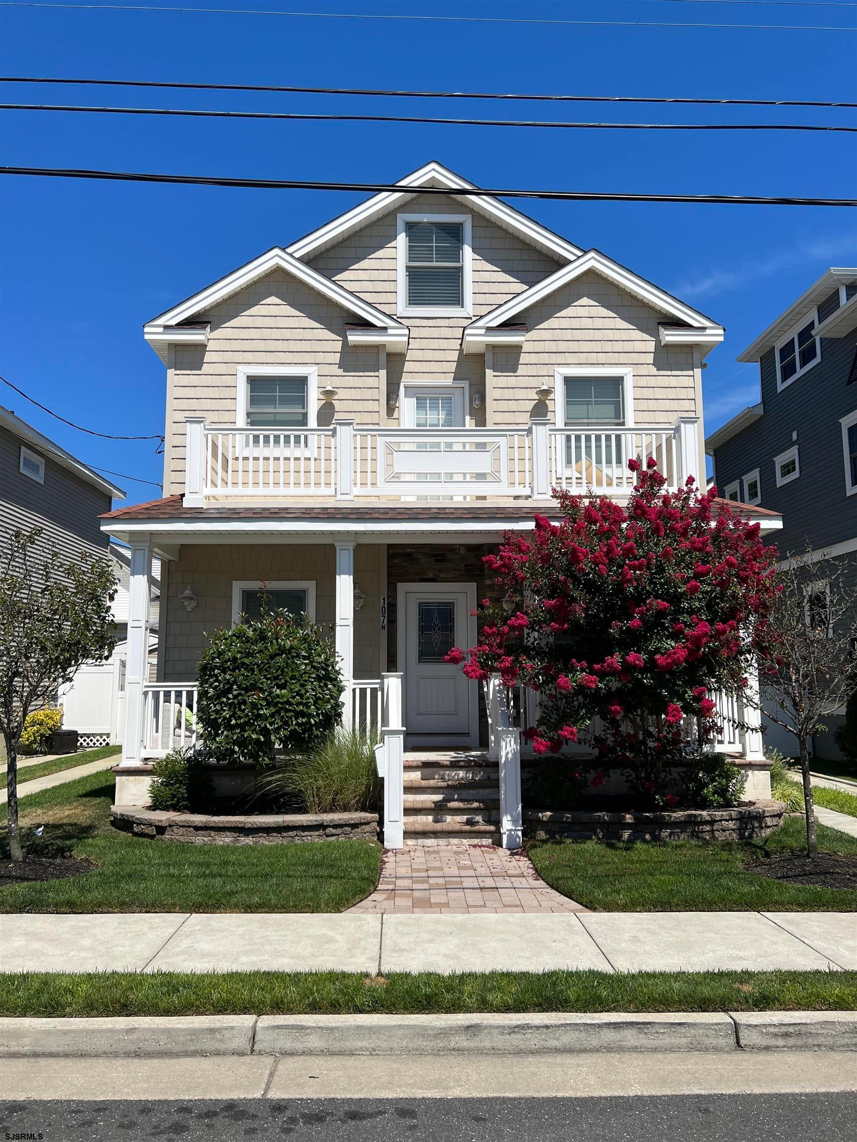 107 N Douglas — photo