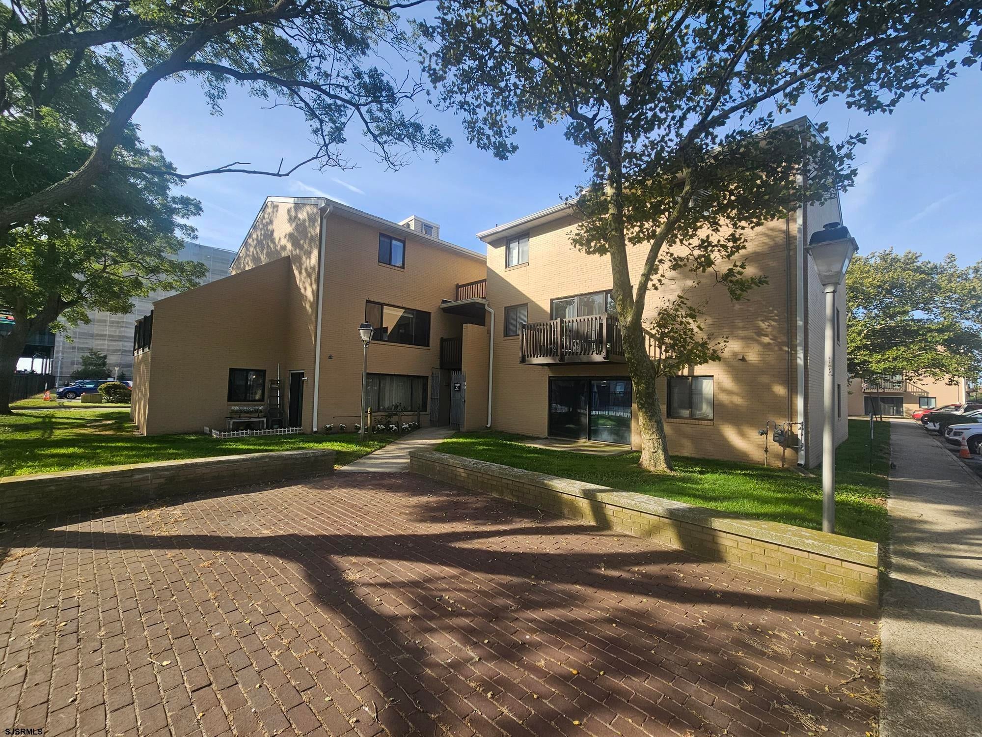 600 Pacific — photo