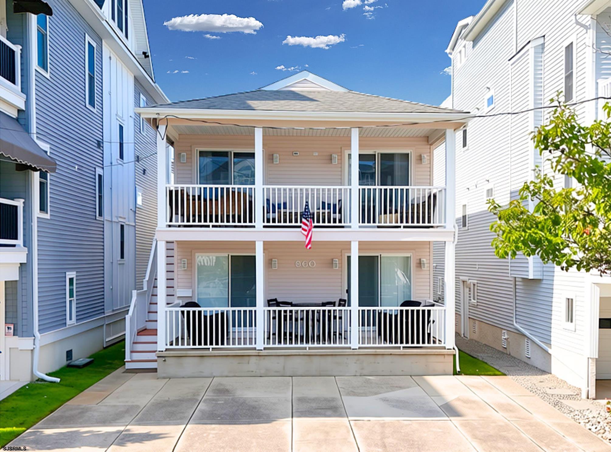 860 2nd (Upper Flr) #2 (Upstairs) — photo