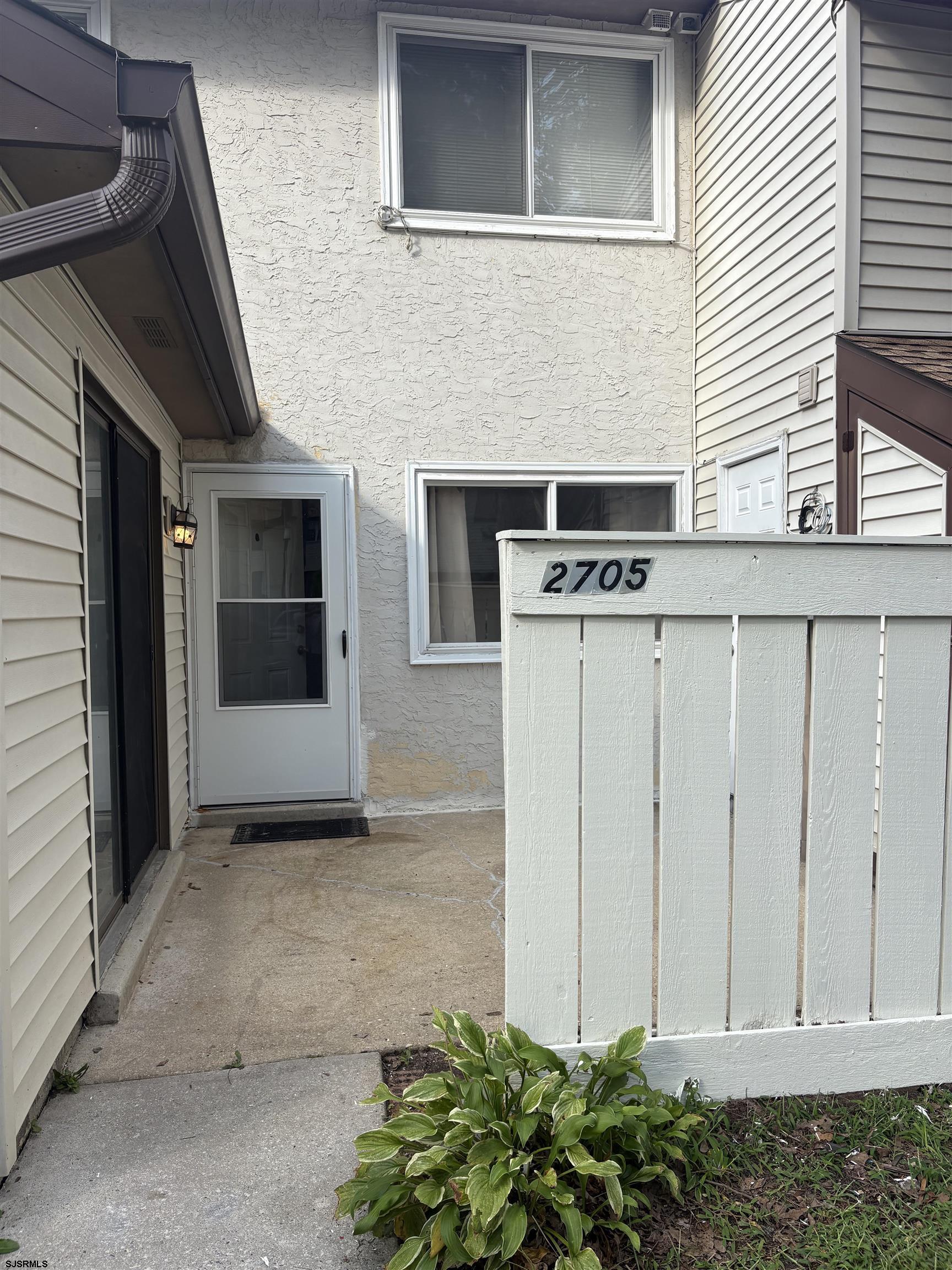 2705 Goldenrod Ct — photo