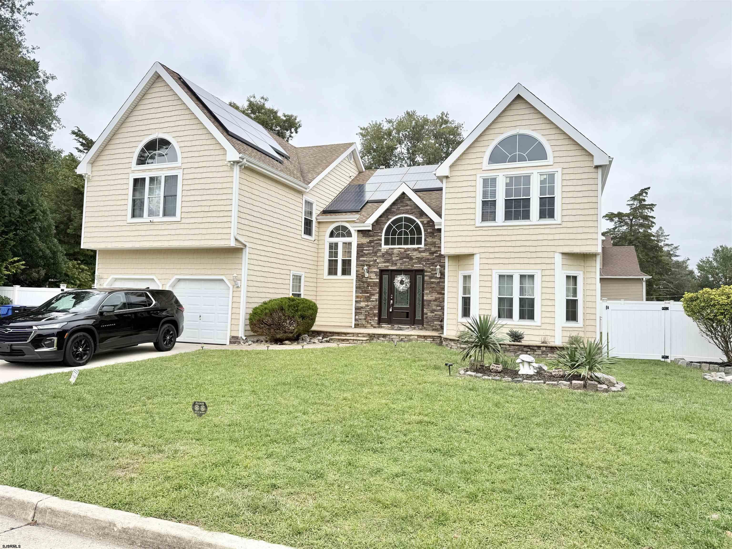 200 Creek Court — photo