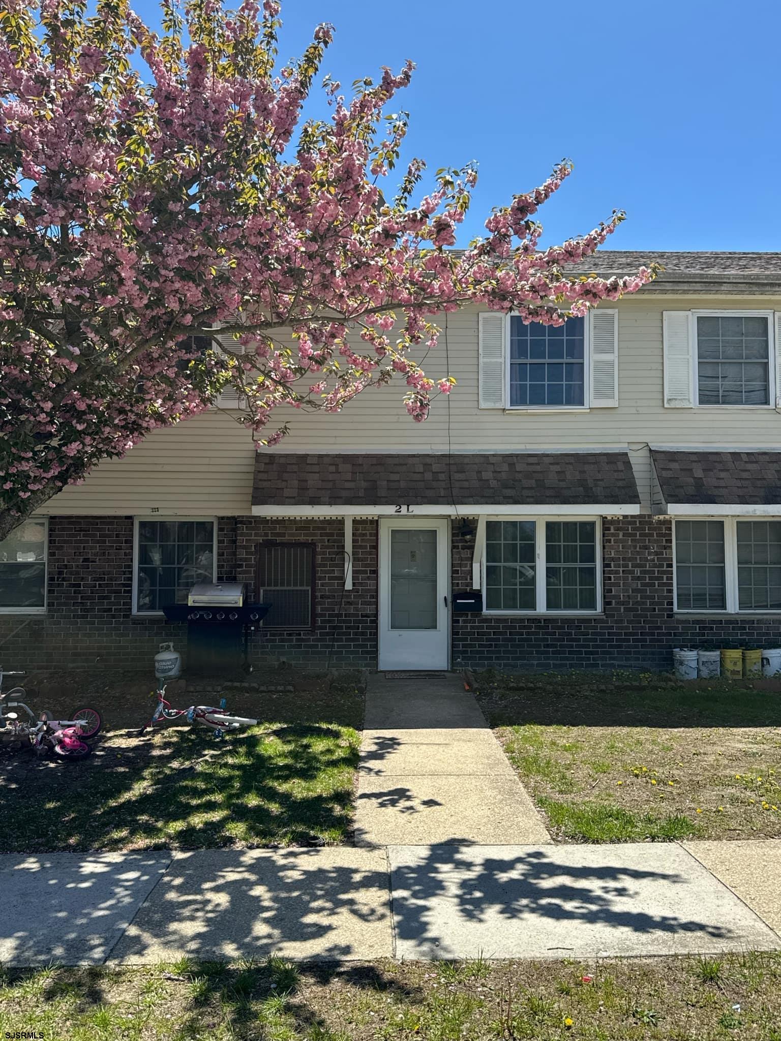 720 S New Rd Apt 2L — photo