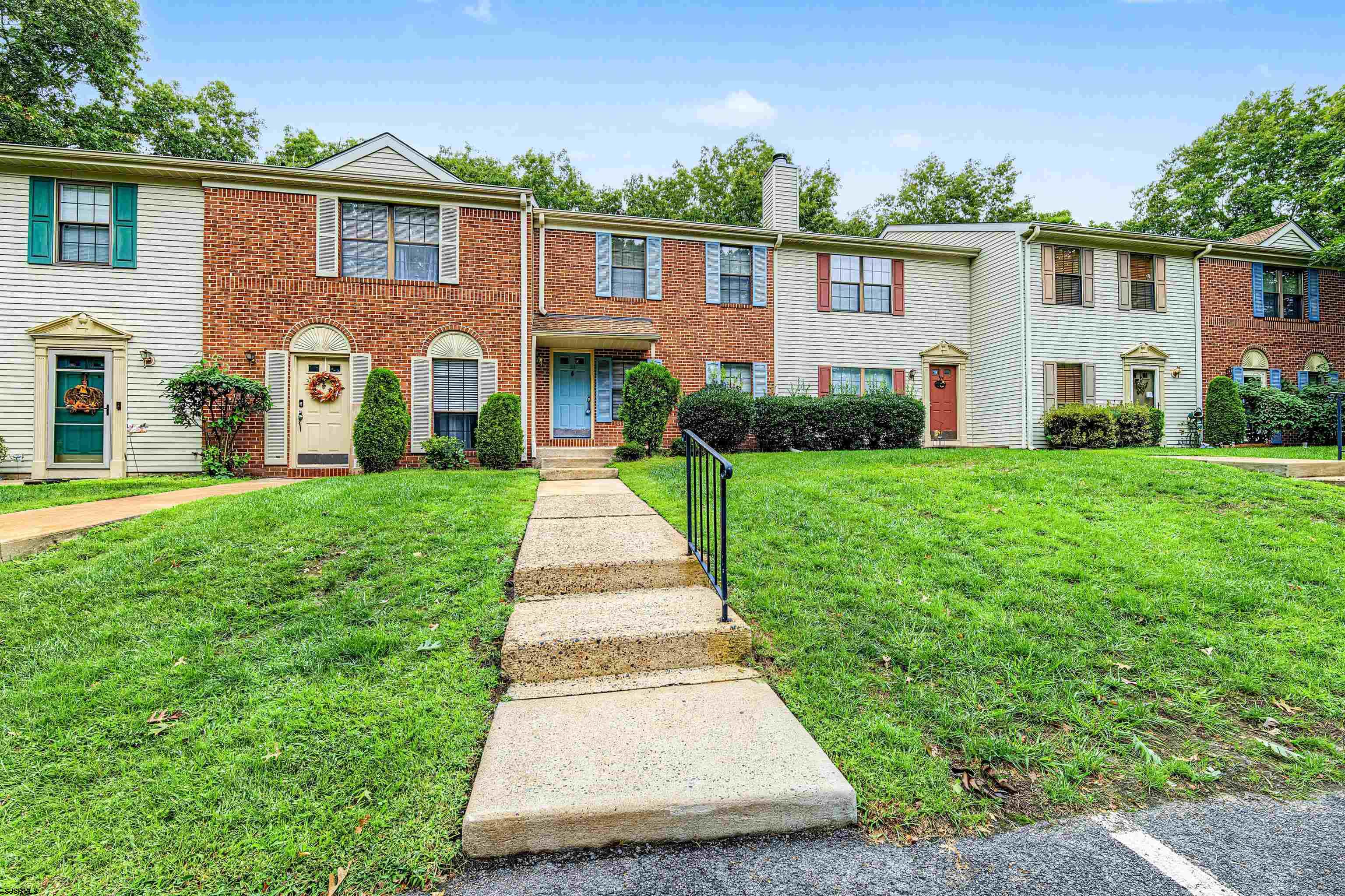 23 Greenwich Dr — photo