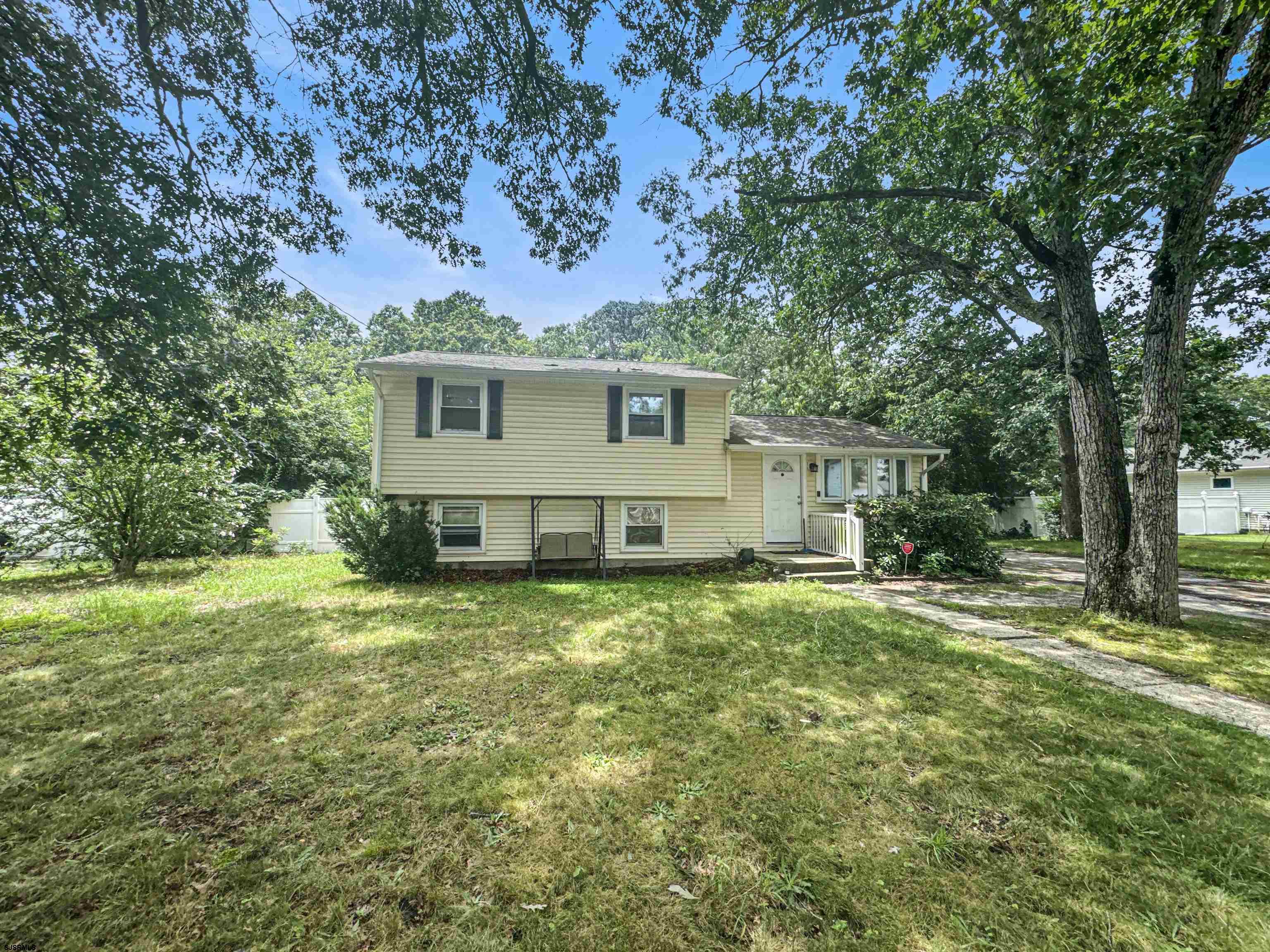 308 E Magnolia Ave — photo
