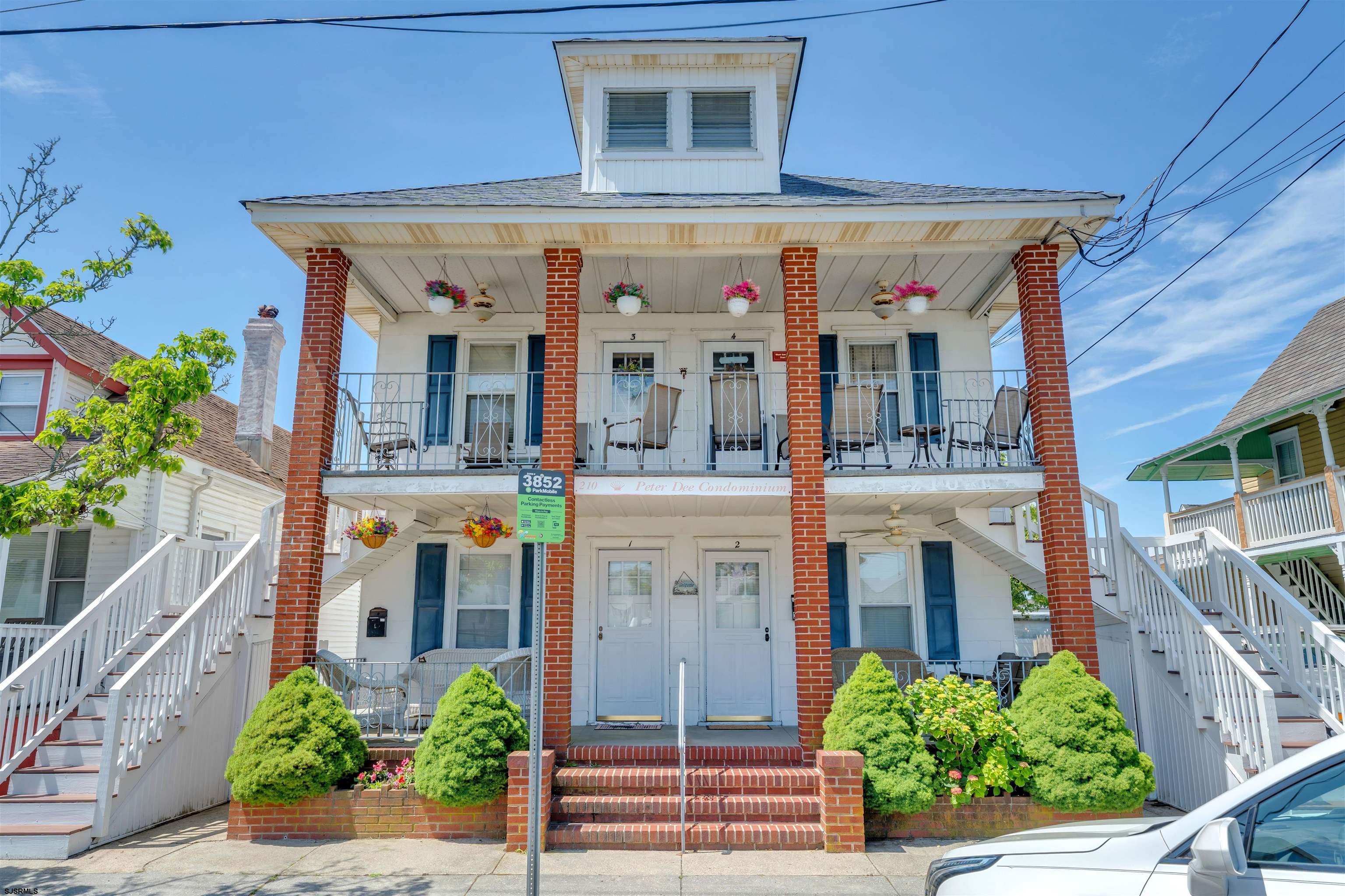 210 E Hand Ave — photo