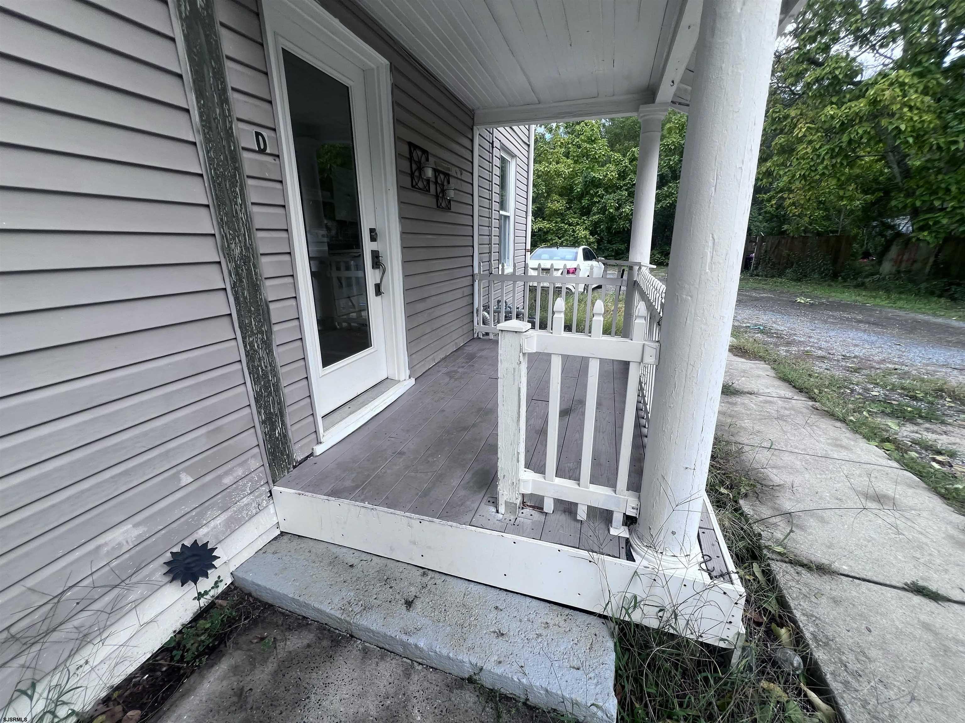 1403 Loretta Ave — photo
