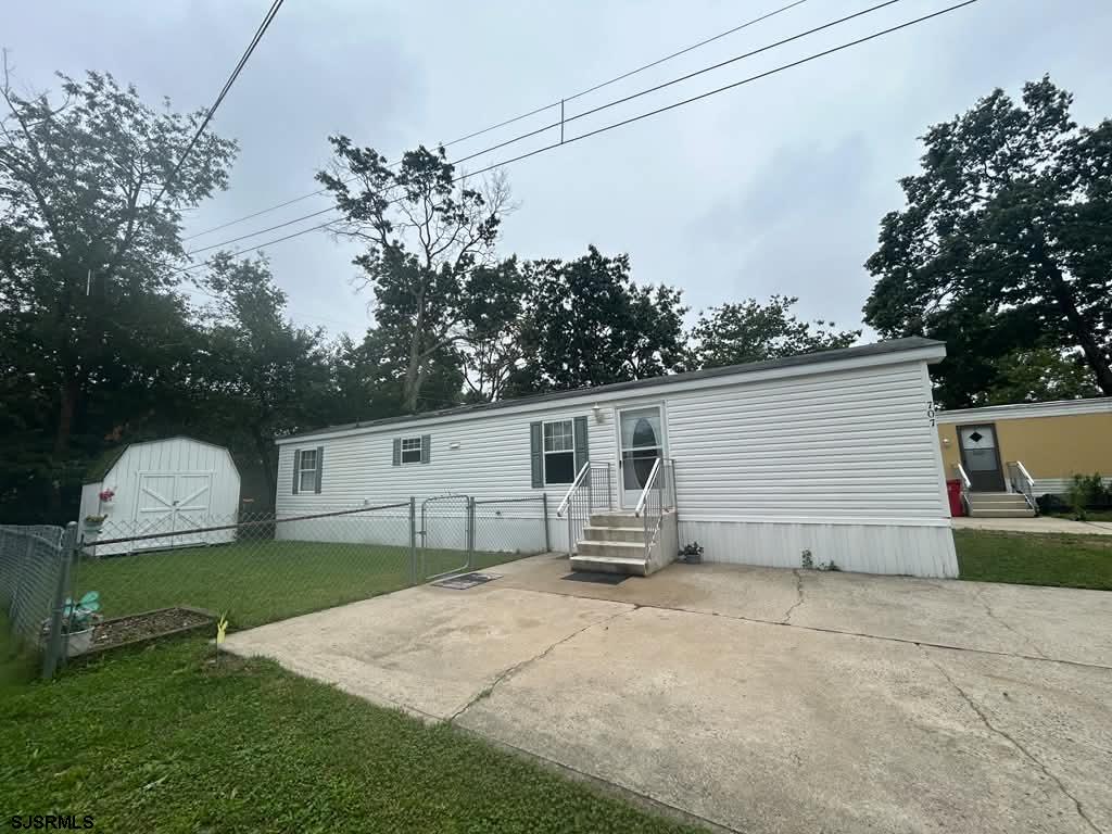 707 Sharkey Pl — photo