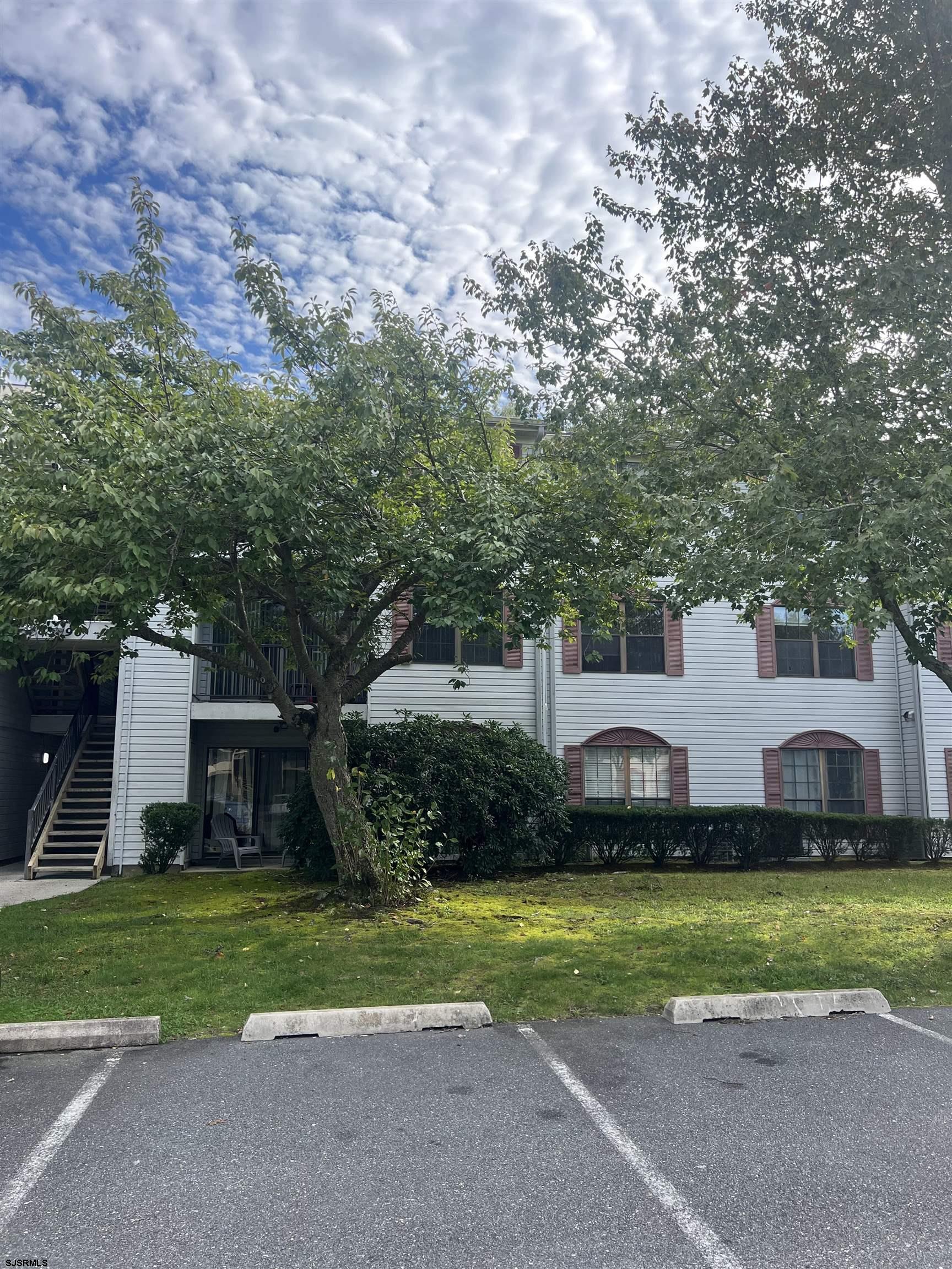 90 Colonial — photo