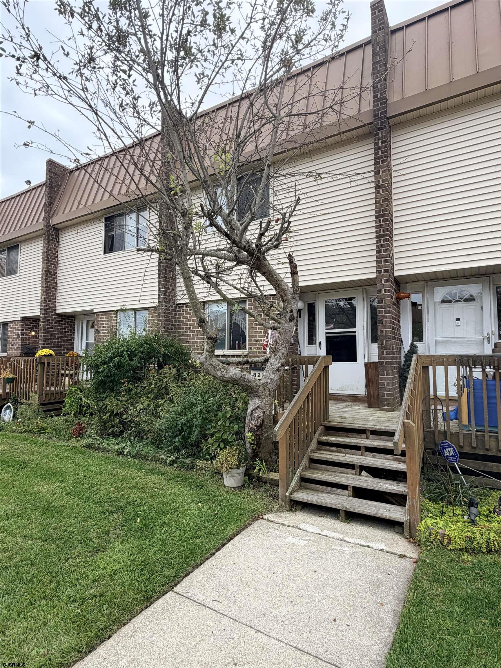822 Marshall Ct — photo