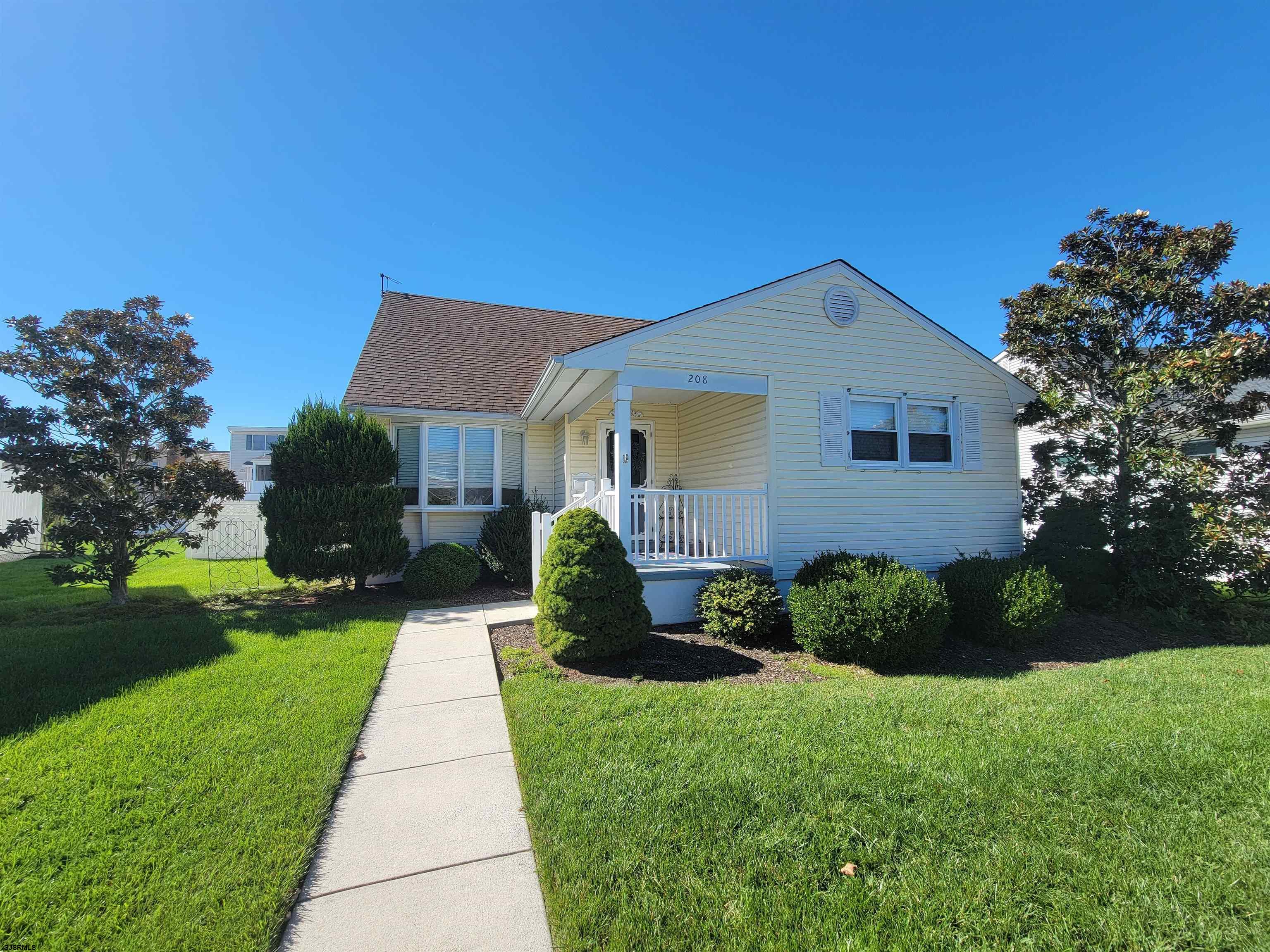 208 Clipper Dr — photo