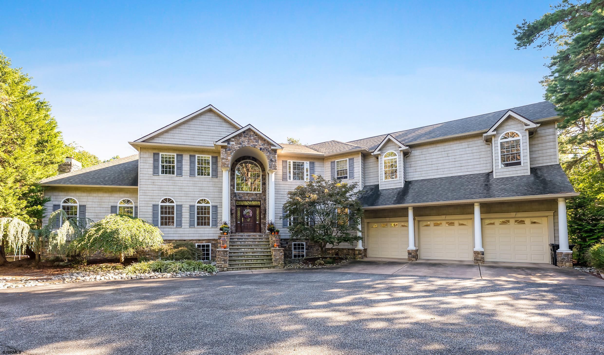 2076 Hendricks — photo