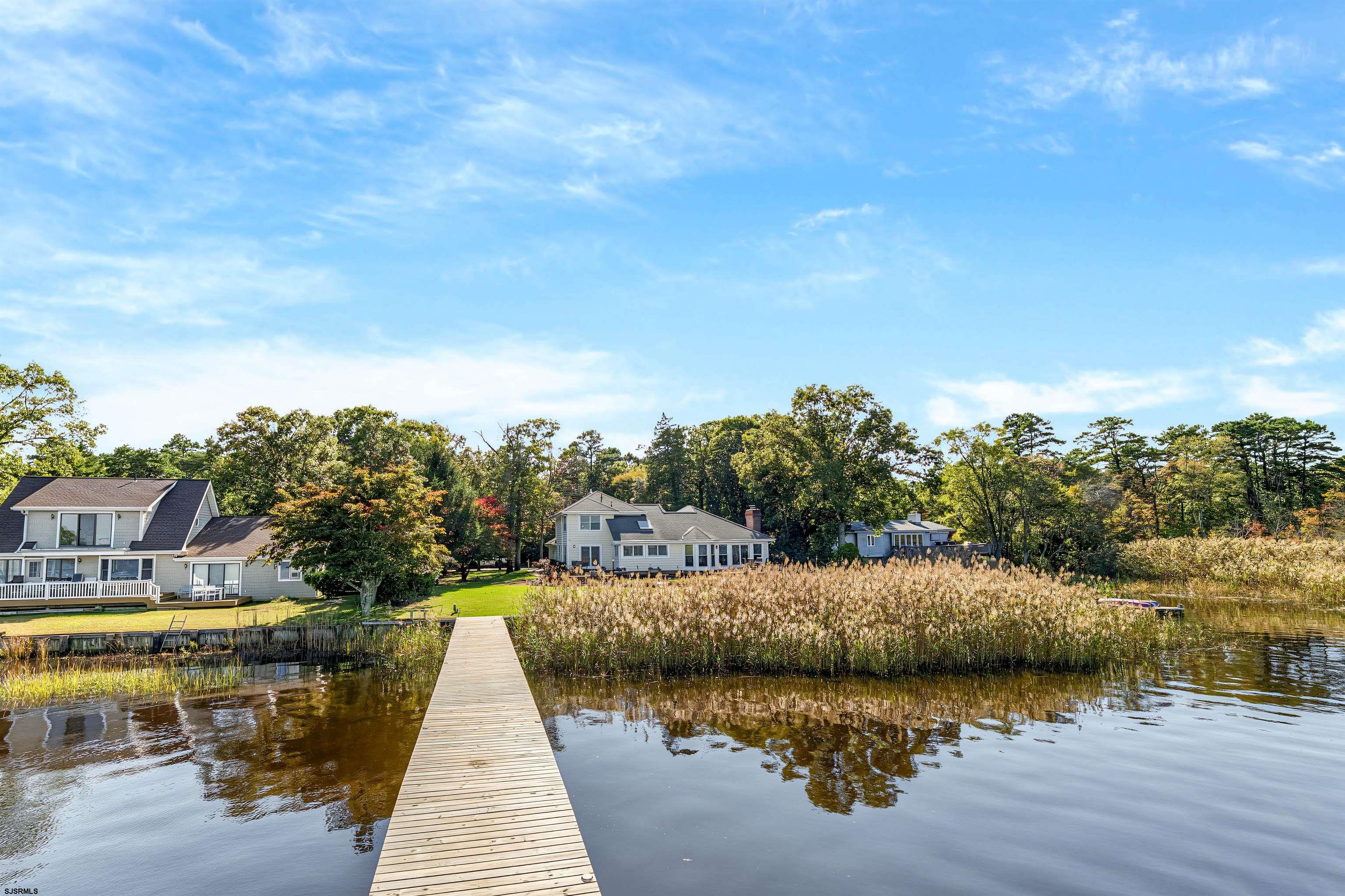 1303 W Riverside Dr — photo