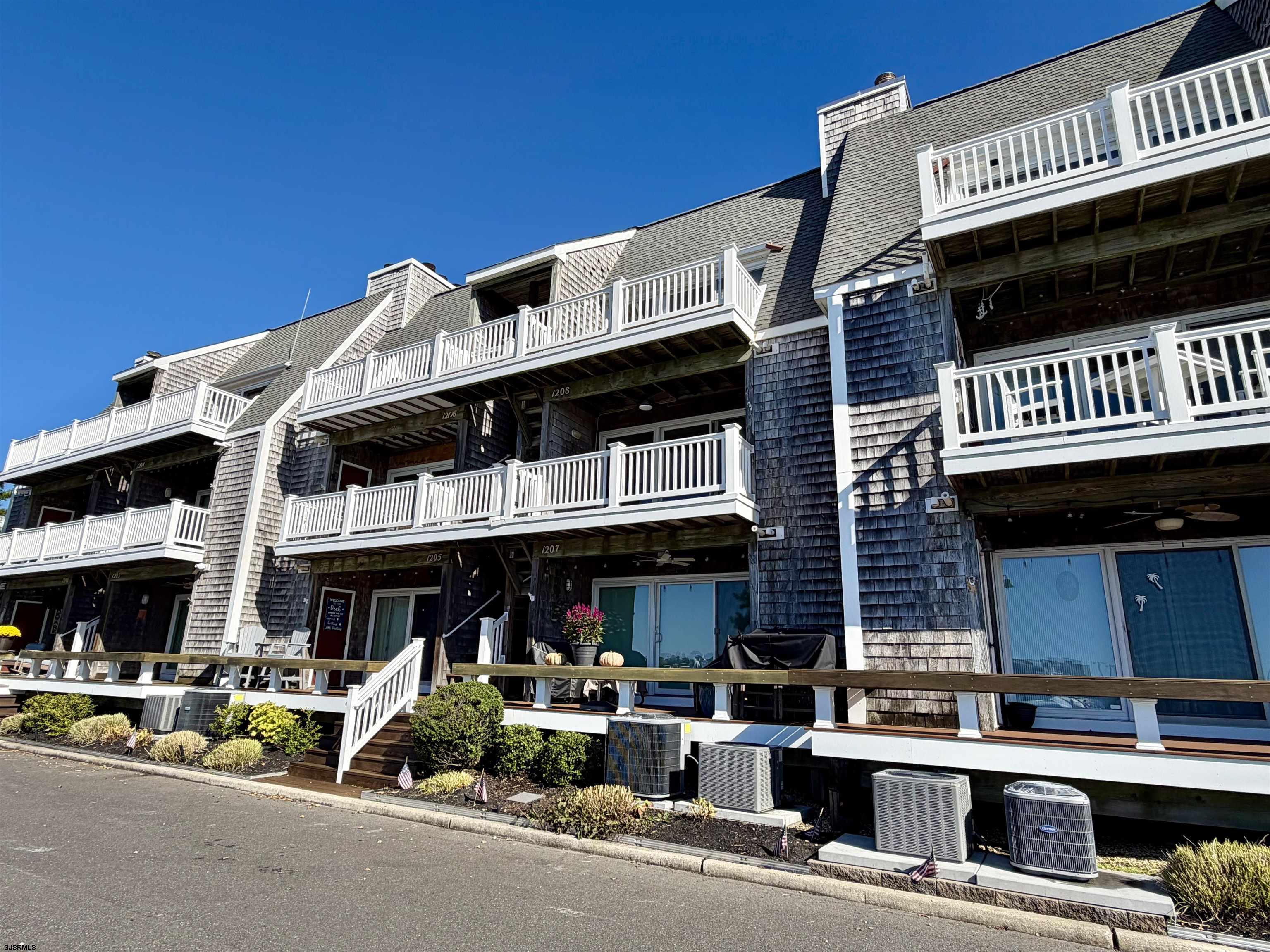 1208 S Harbour CV — photo