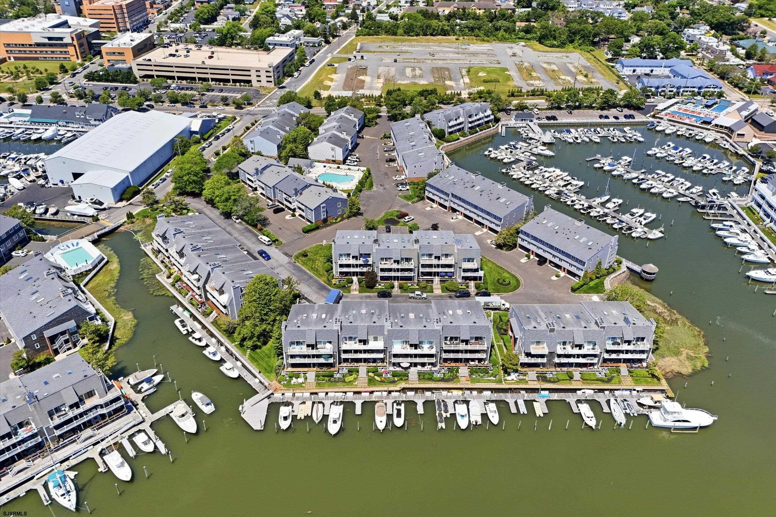 710 Harbour CV — photo