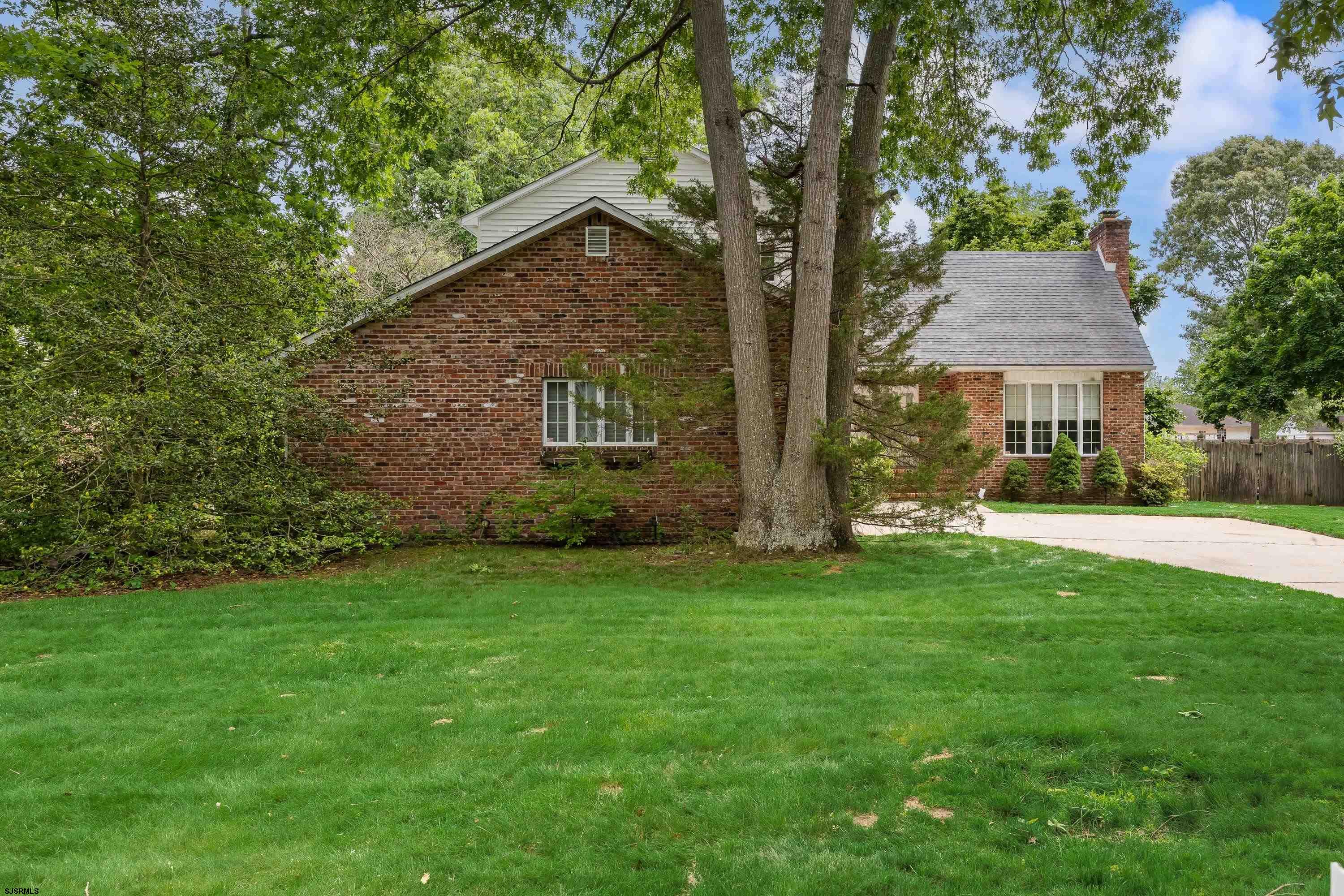 2413 Clover Ln — photo