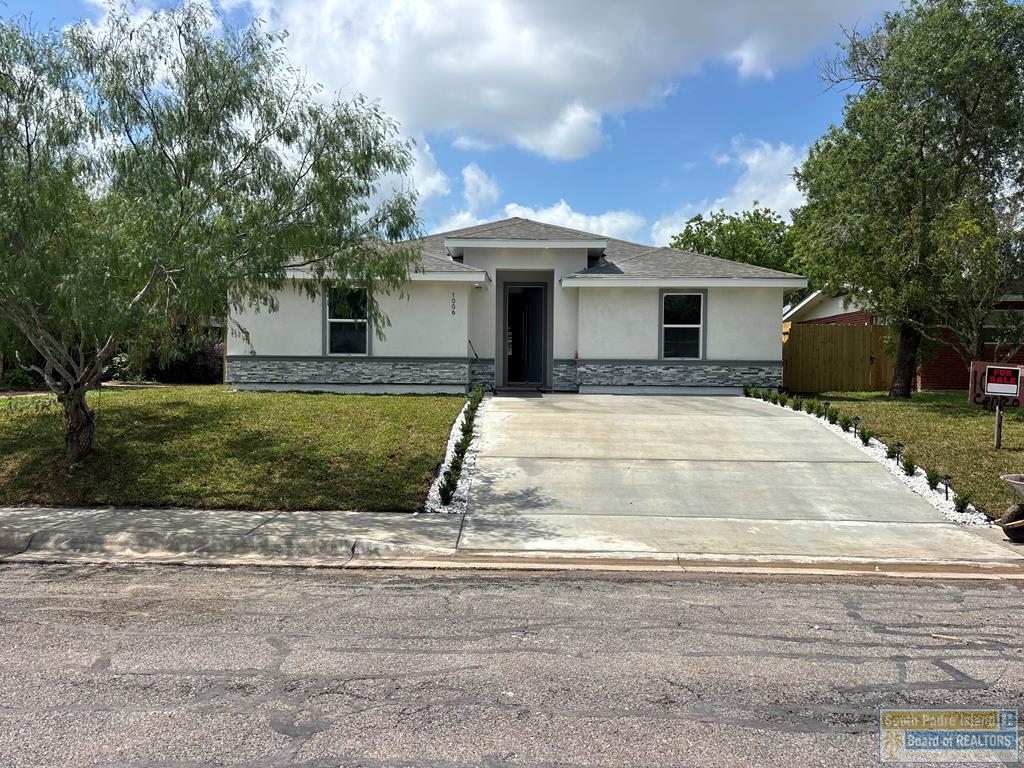 1006 E Cenizo Dr. — photo