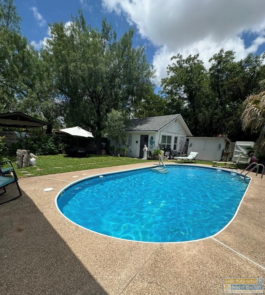 450 N Monroe, Eagle Pass, TX 78852 — photo 2