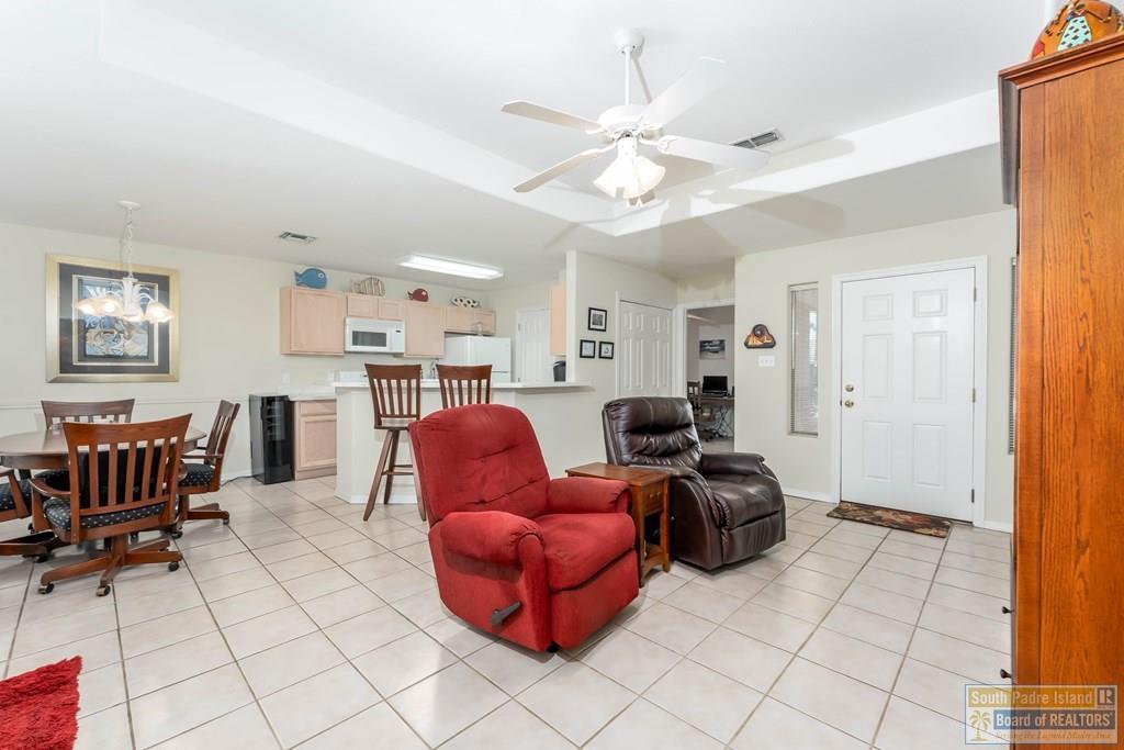 4 Augusta West — photo