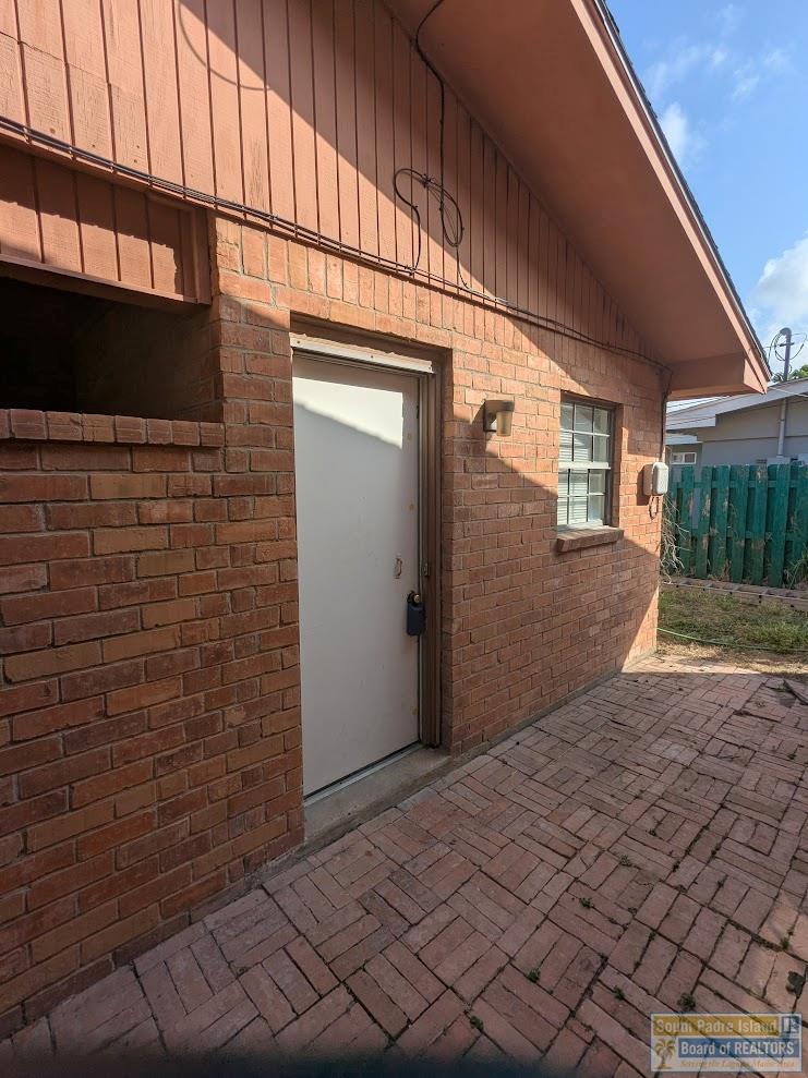222 E Hickman — photo