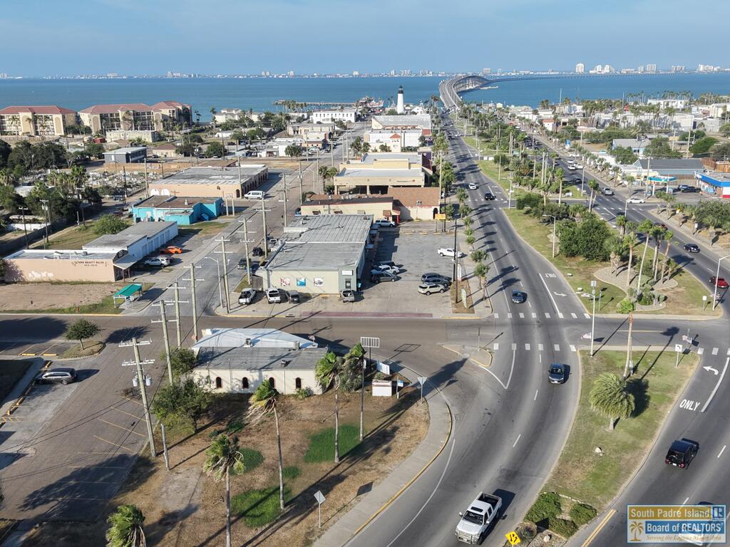 203 W Queen Isabella Blvd. — photo