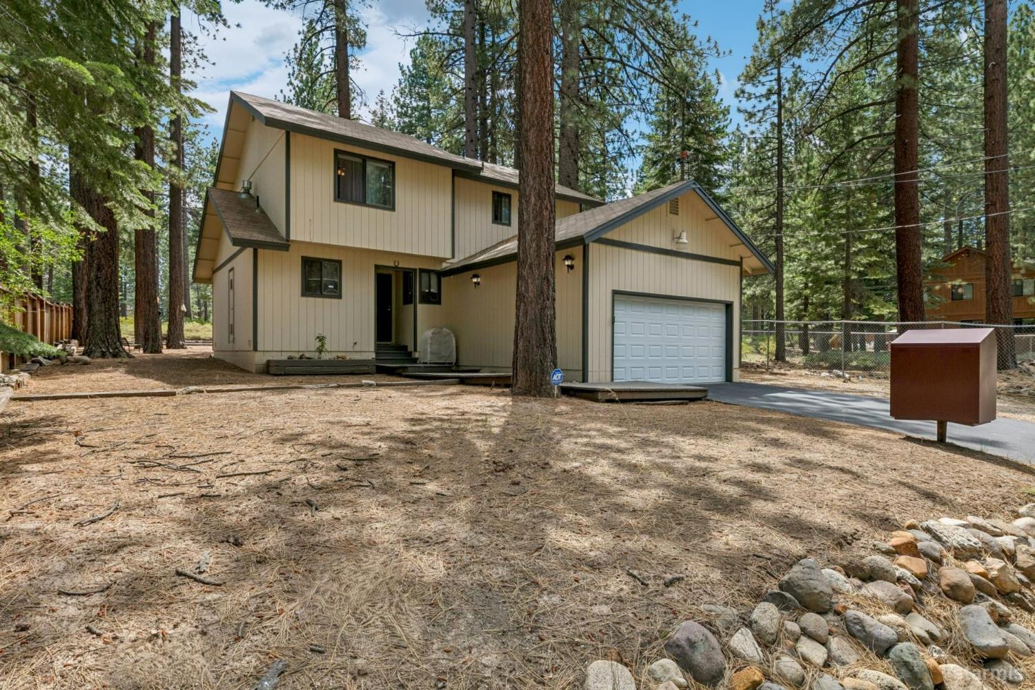 1735 Nadowa Street — photo