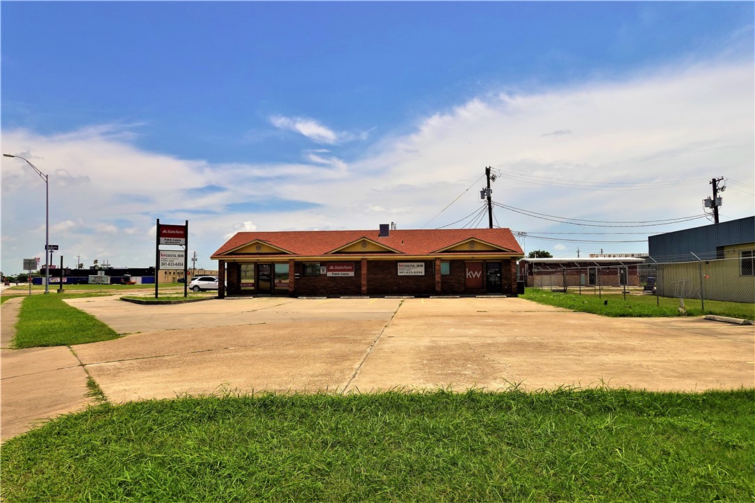902 US Highway 181 — photo