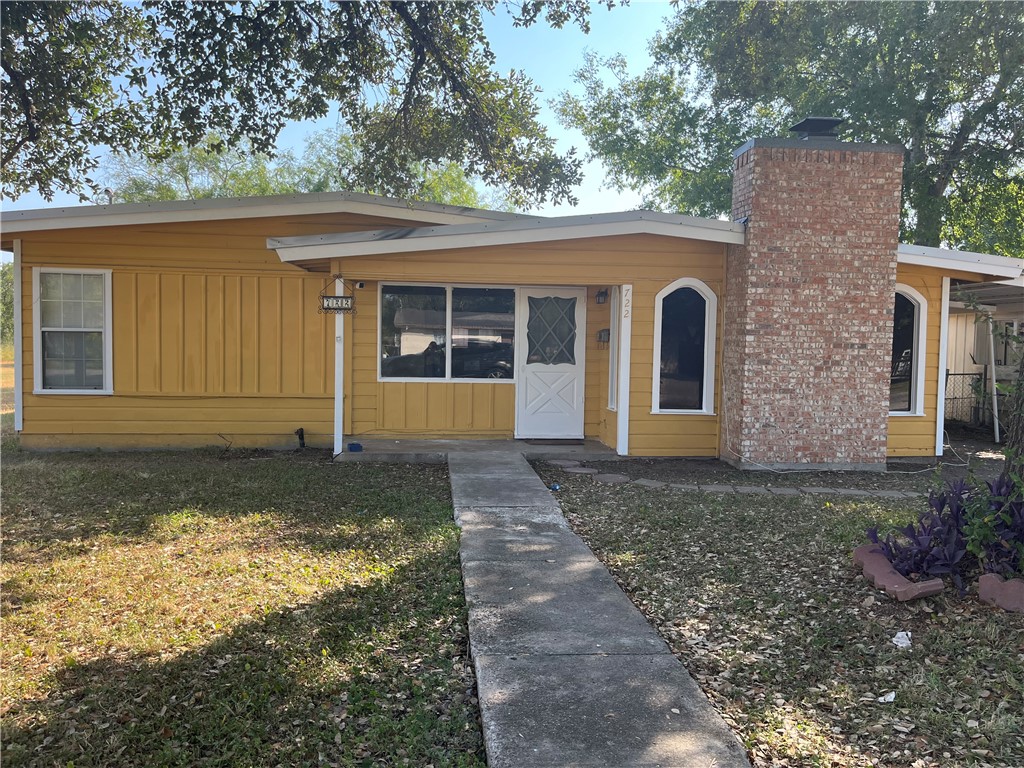 722 E Copano St — photo