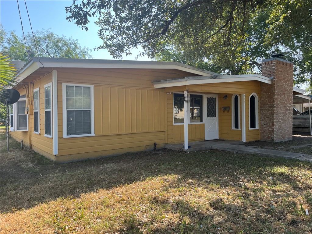 722 E Copano Street, Mathis, TX 78368 — photo 2