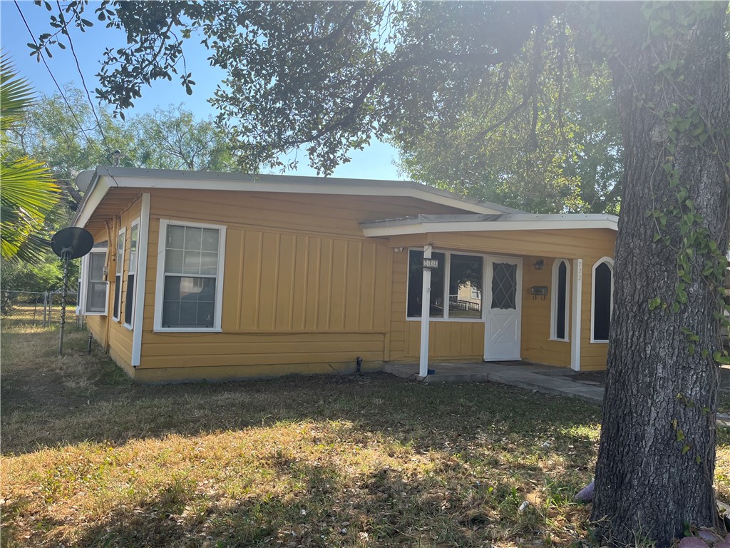 722 E Copano Street, Mathis, TX 78368 — photo 3