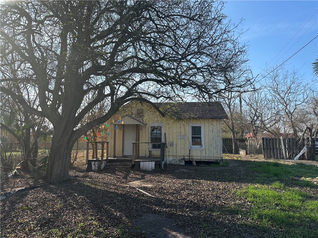 308 McGuill, Refugio, TX 78377 — photo 3