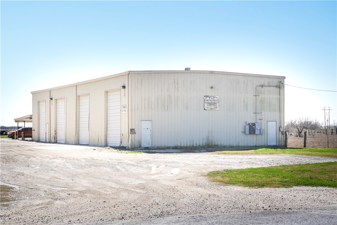 8835 FM 893 — photo