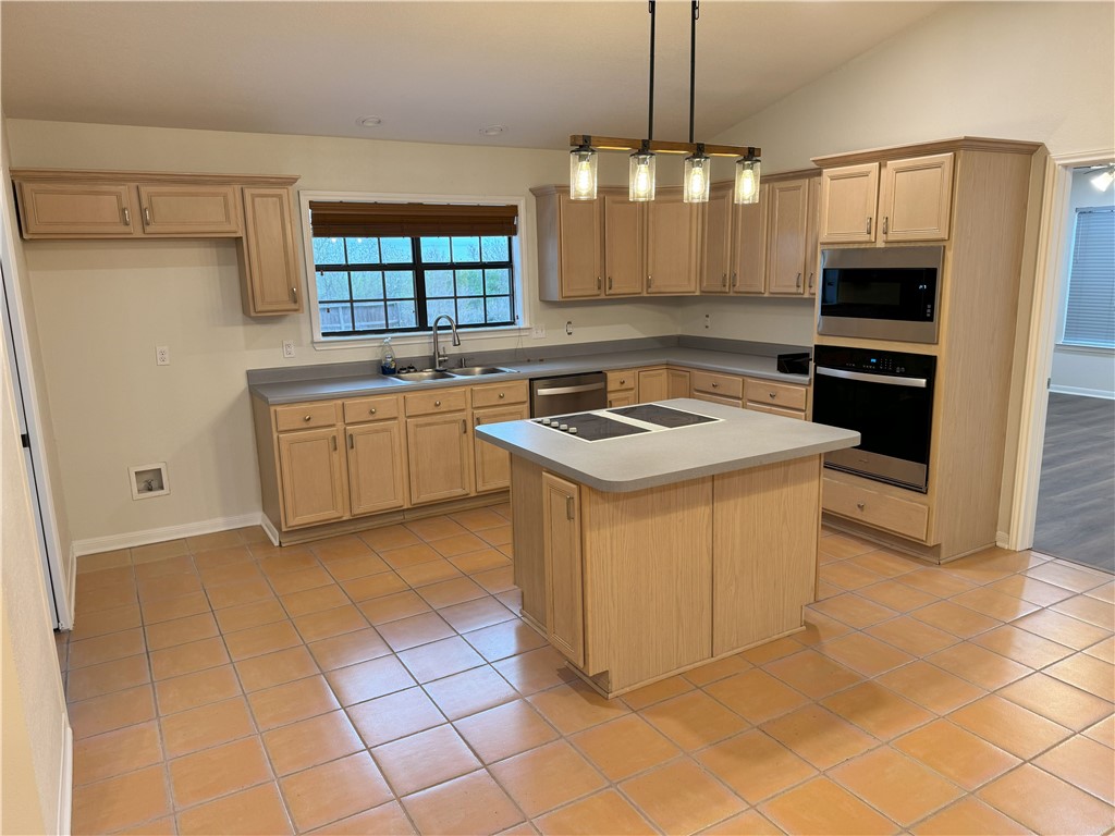 136 Lakeview, Three Rivers, TX 78071 — photo 3