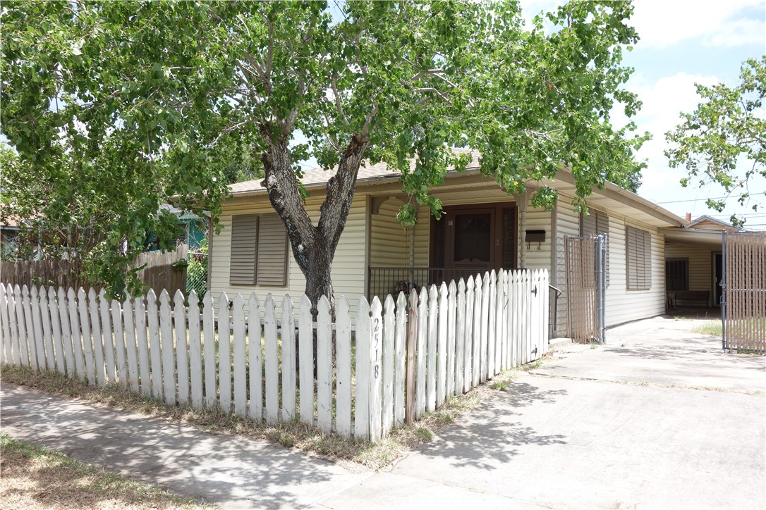 2518 Halsey St — photo