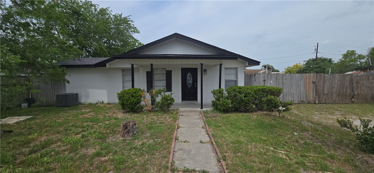 1013 Evergreen St — photo