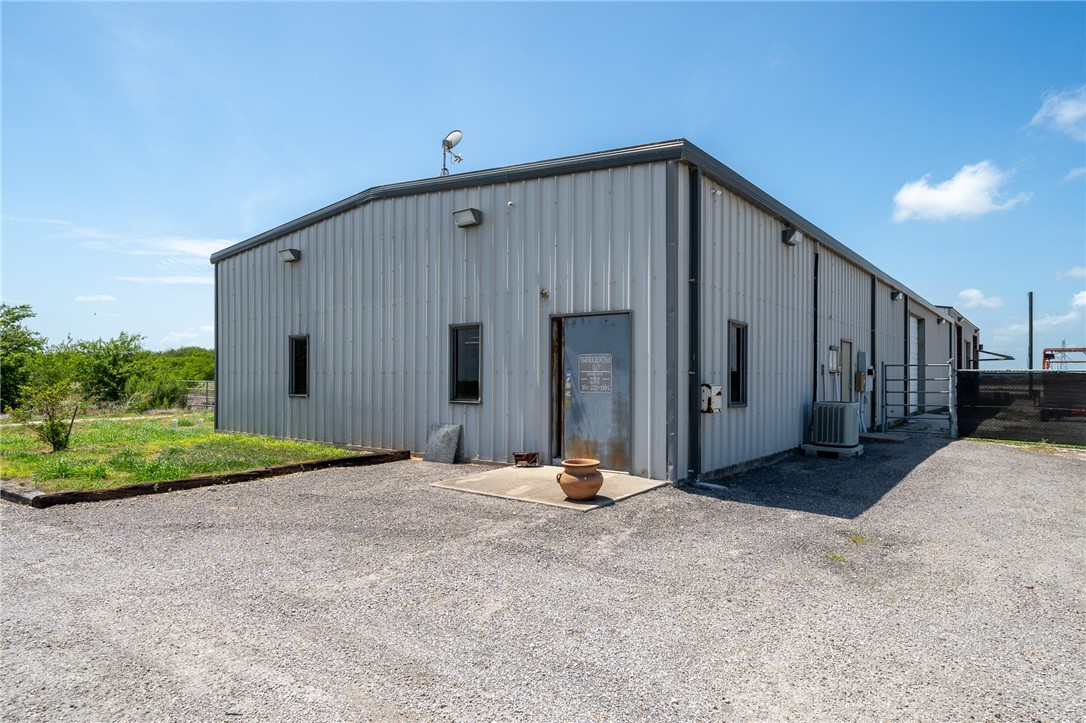 8808 County Road 1458 — photo