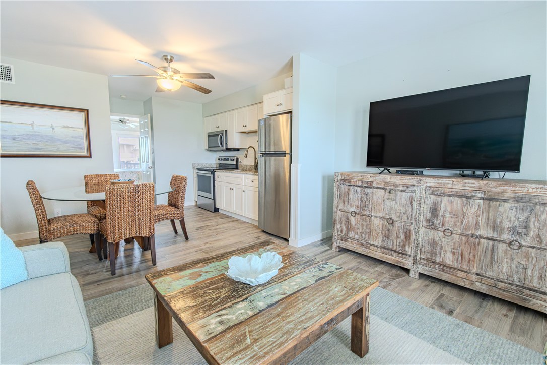 Home in Rockport, TX 78382 — photo 3