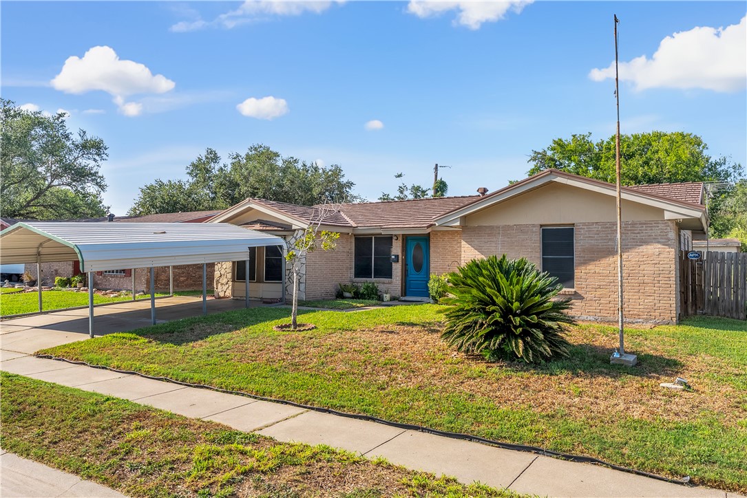 2102 E Lott — photo