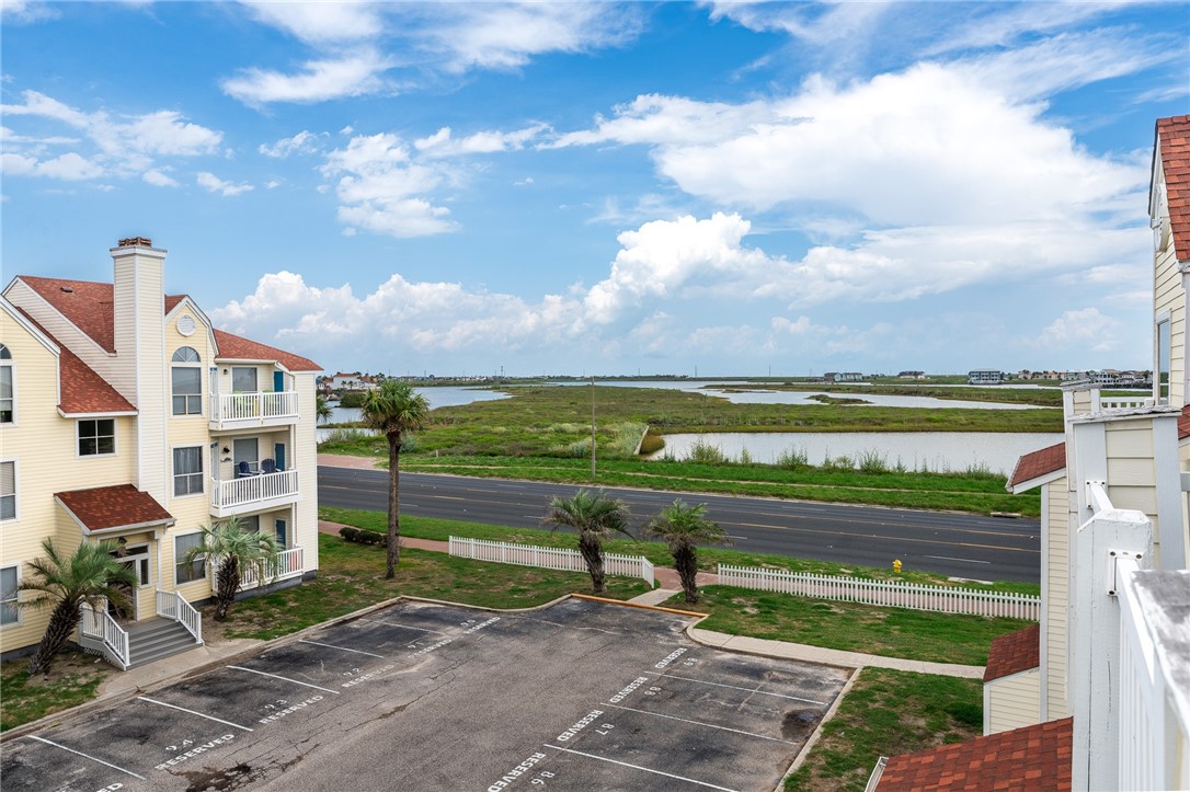 Home in Corpus Christi, TX 78418 — photo 2