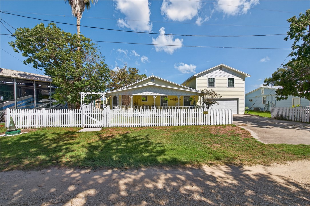 107 E Lakefield Dr — photo