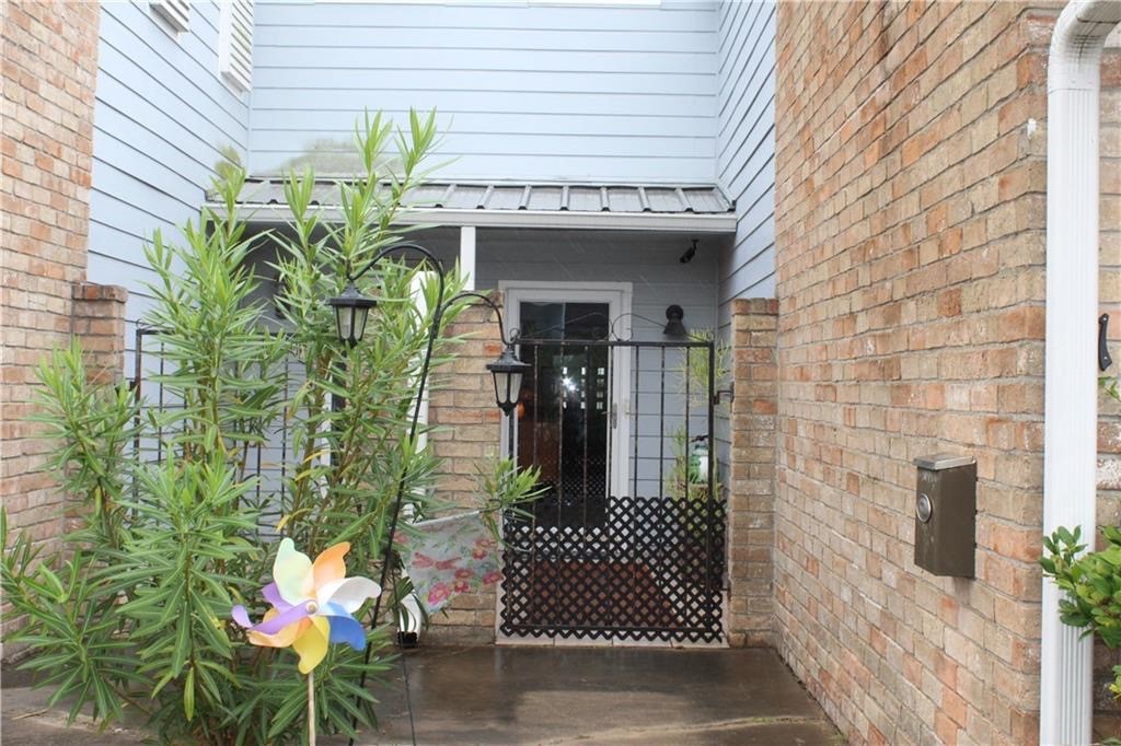 1461 Moore Ave 6 — photo
