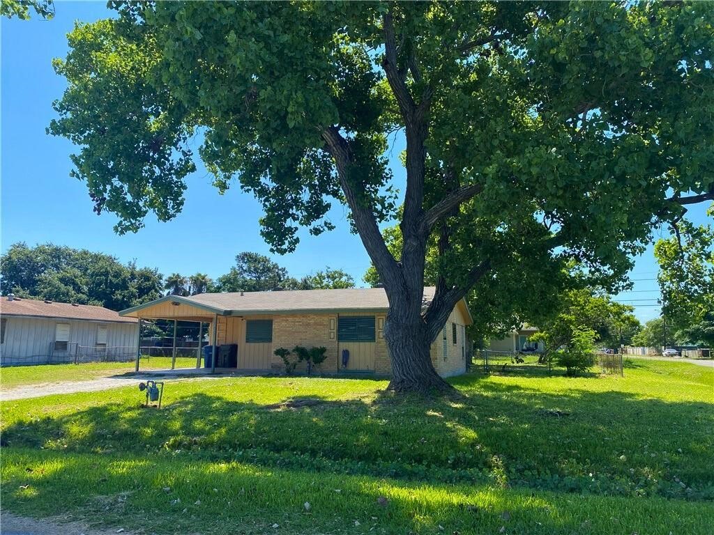 1233 Baywood — photo
